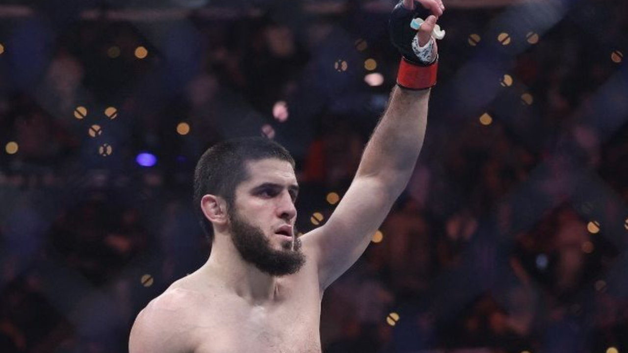 Islam Makhachev, Malam Bersejarah Saat Sang Jawara Merebut Sabuk Welter UFC